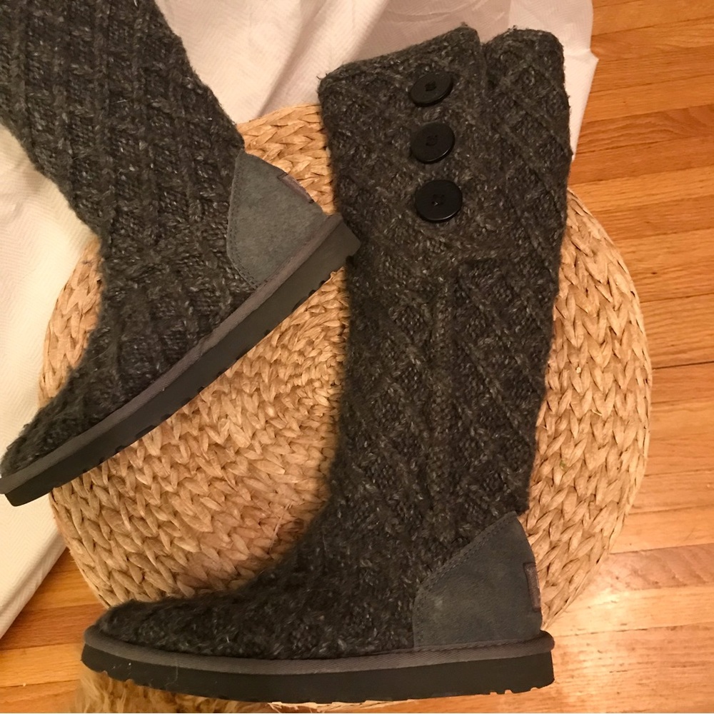 UGGS Lattice Cardy boots. Women’s 7. Grey. New without tags.